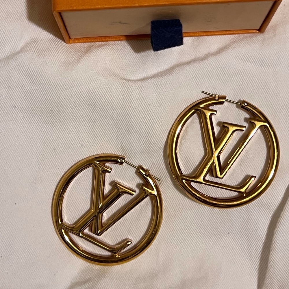 Louise Vuitton Hoop GM Earrings logo